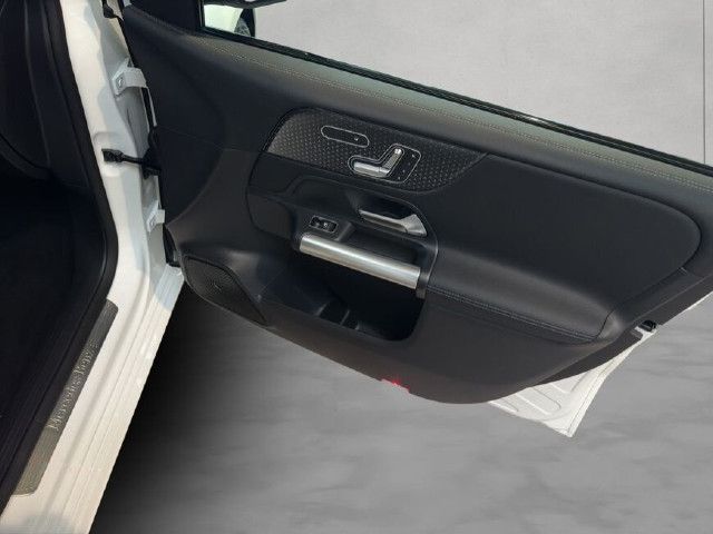 Mercedes-Benz B 180 Sedan