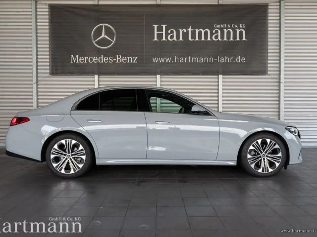 Mercedes-Benz E 200 AVANTGARDE Sedan