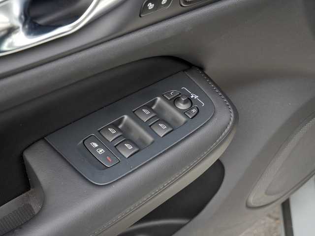 Volvo V60 AWD Plus T6