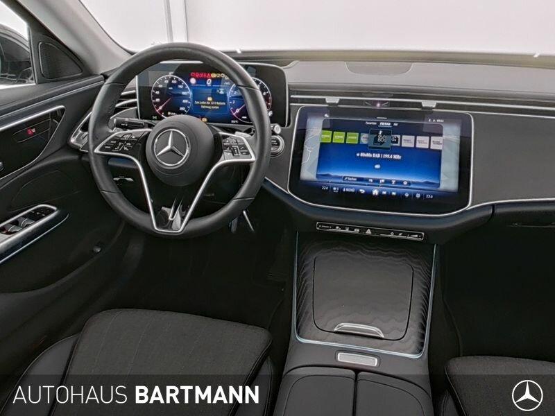 Mercedes-Benz E 200 Sedan