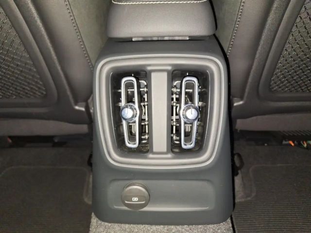 Volvo XC40 R-Design T5