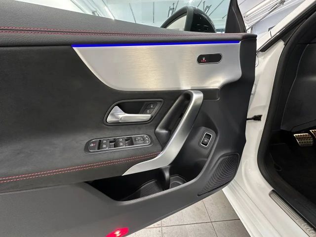 Mercedes-Benz CLA 200 AMG Line Coupé