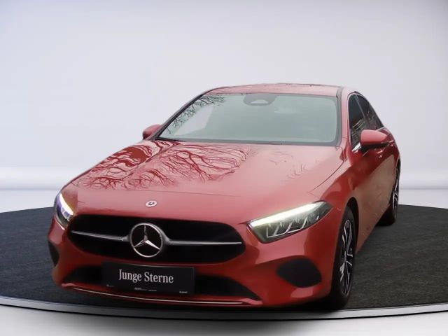 Mercedes-Benz A 180 A 180 d Progressive