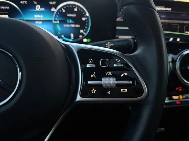 Mercedes-Benz GLA 200 7G-DCT *LED*Pano*Digital*MBux*SHZ*