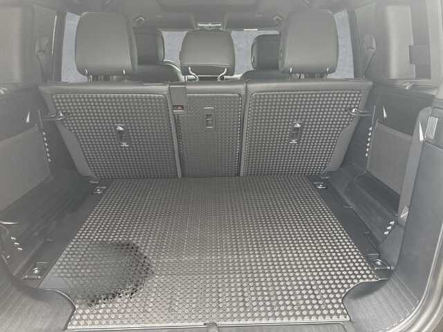 Land Rover Defender 110