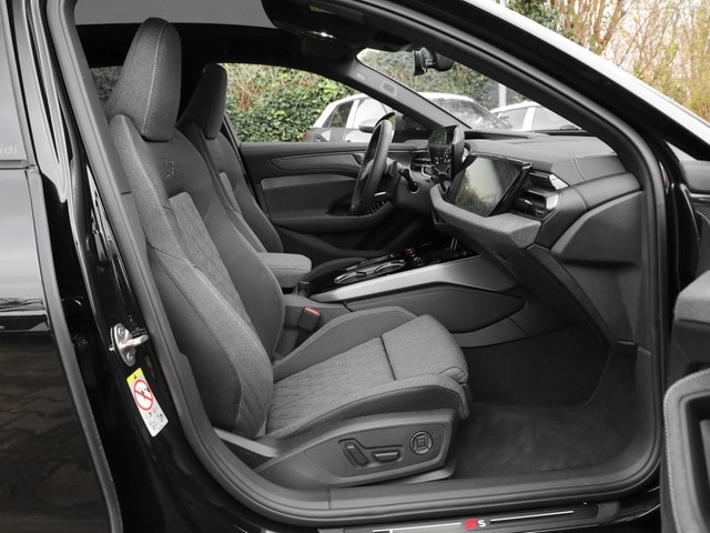 Audi A6 Avant Quattro S-Tronic