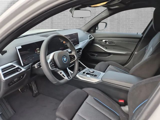 BMW 330 330e xDrive