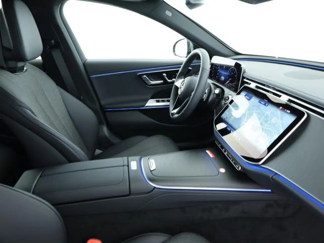 Mercedes-Benz E 200 Sedan