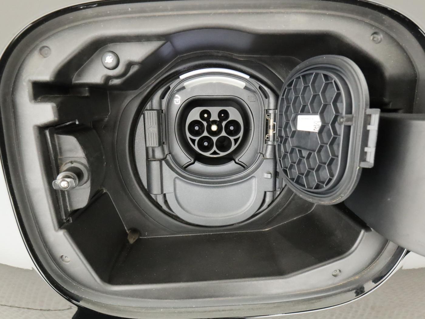 Mercedes-Benz A 250 A 250 e