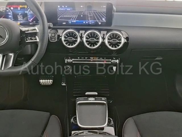 Mercedes-Benz CLA 200 AMG Line Coupé