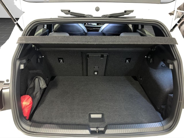 Volkswagen Golf 1.5 eTSI DSG Golf VIII R-Line