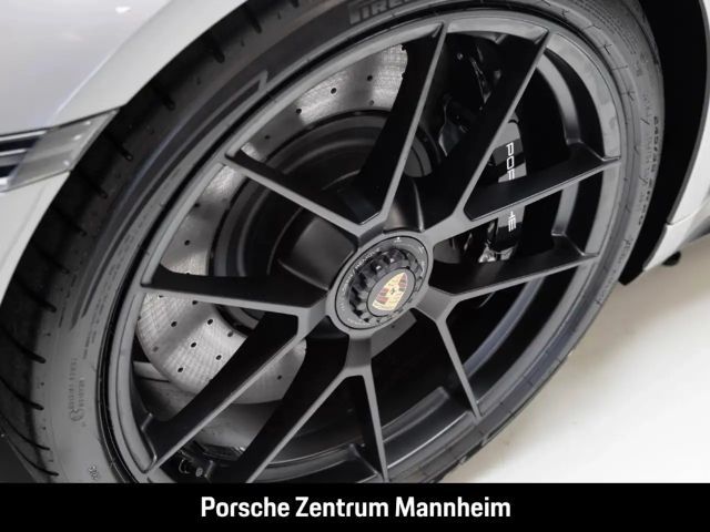 Porsche 992 Carrera Coupé GTS