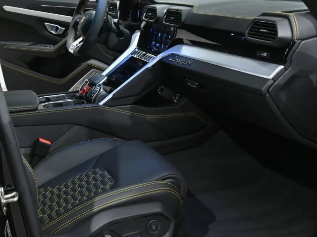 Lamborghini Urus AWD