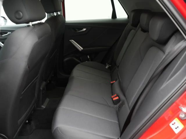 Audi Q2 advanced S-TRON AHK VIRT LEDER SHZ PORT NA