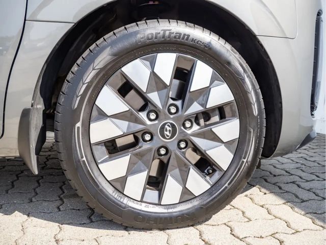 Hyundai Staria Signature