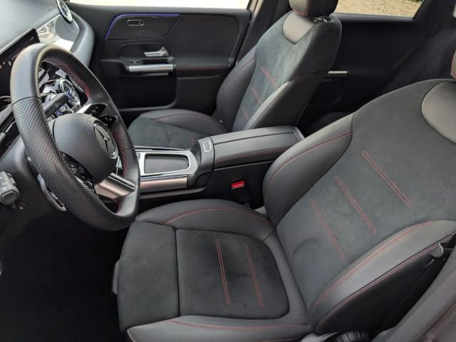 Mercedes-Benz B 180 AMG Line Sedan