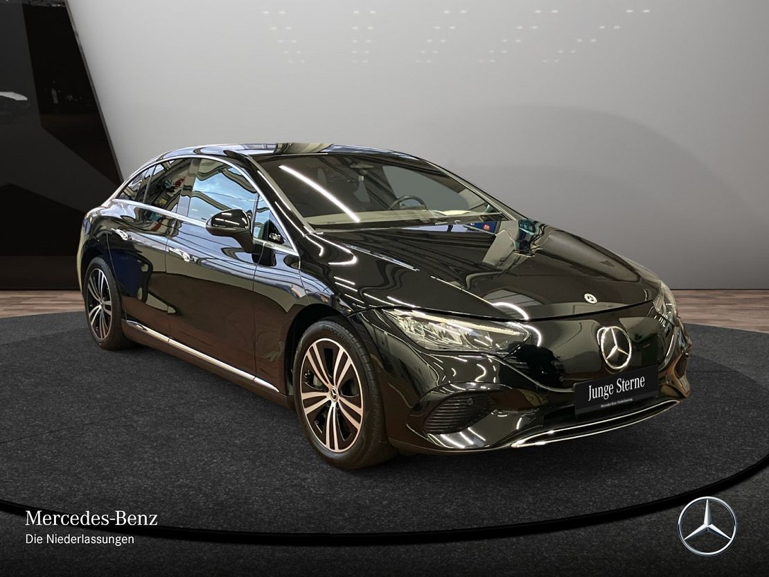 Mercedes-Benz EQE 300 Sedan