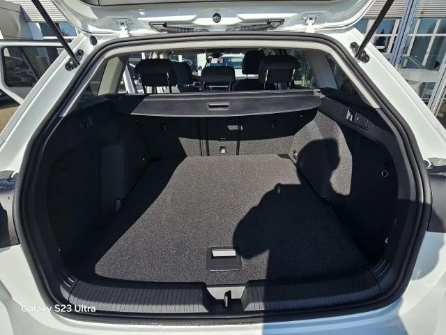 Volkswagen Golf 1.5 eTSI DSG Life Variant