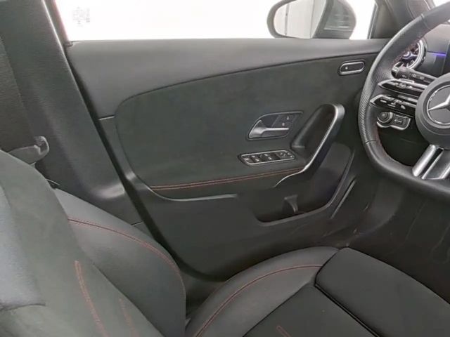 Mercedes-Benz A 180 AMG Line Premium