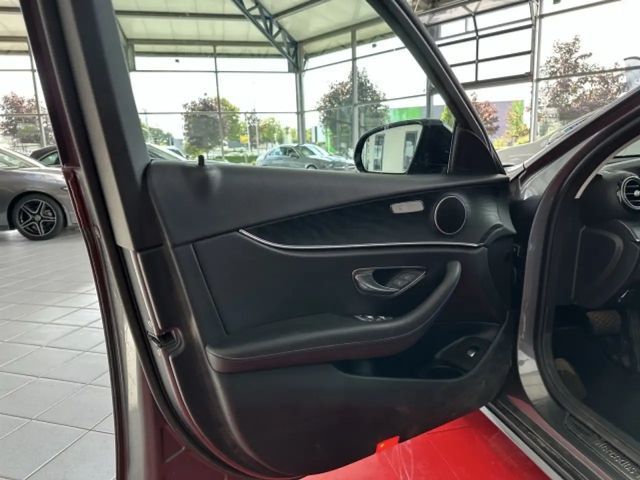Mercedes-Benz E 220 AVANTGARDE E 220 d Estate