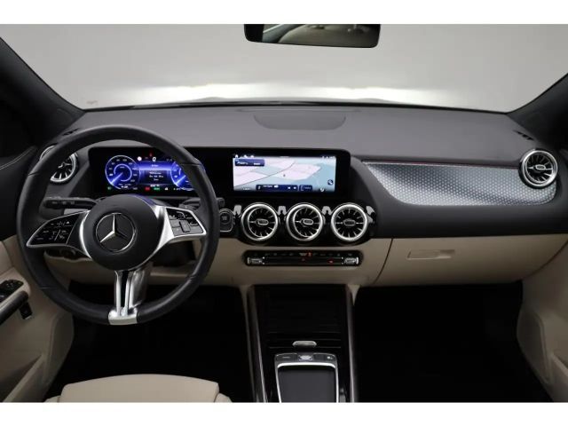 Mercedes-Benz EQA 300 4MATIC Progressive