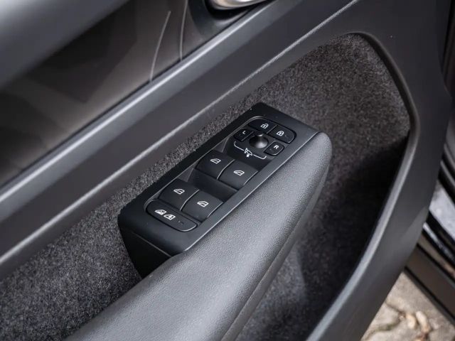 Volvo XC40 AWD Plus Recharge Twin Engine