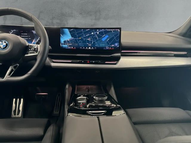 BMW 530 530e M-Sport Sedan