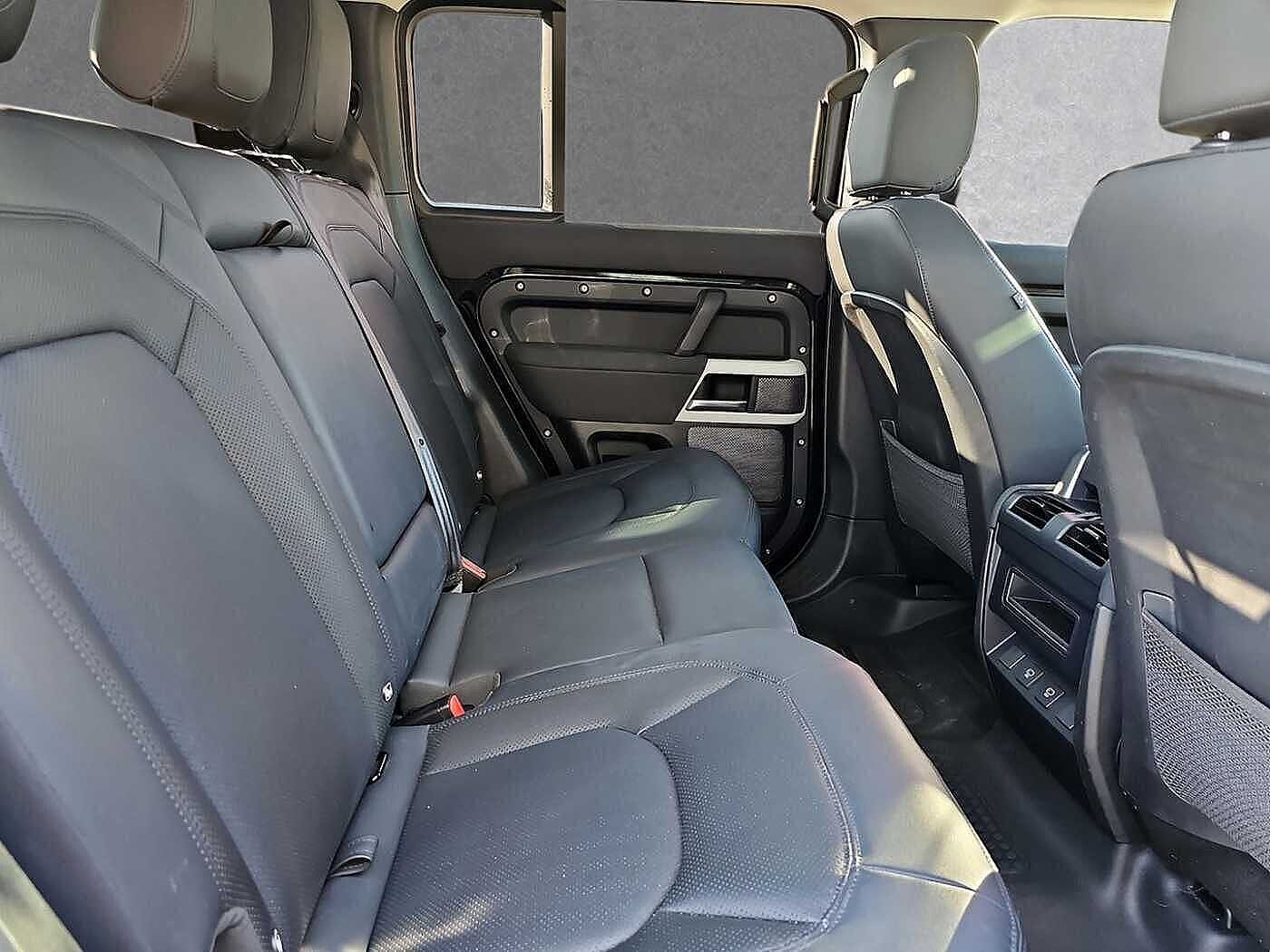 Land Rover Defender 110 SE