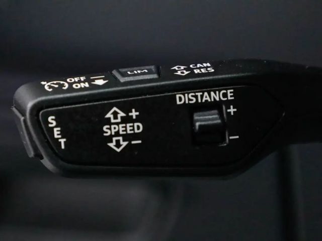 Audi RS6 AHK Matrix HUD Keramik Pano 305km/h