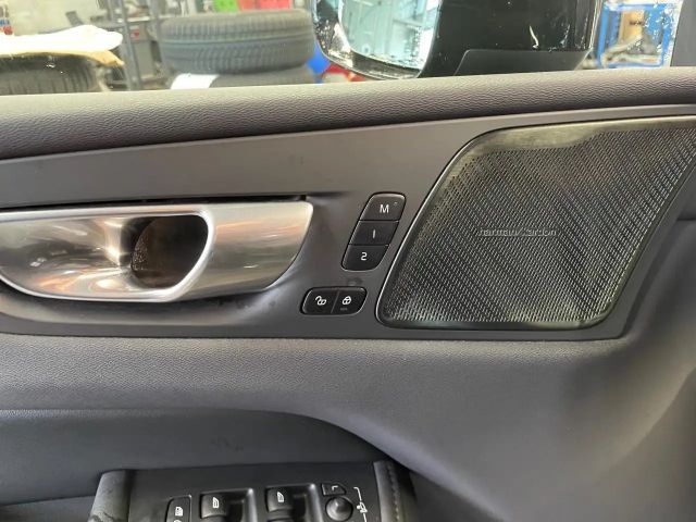 Volvo XC60 Dark Plus