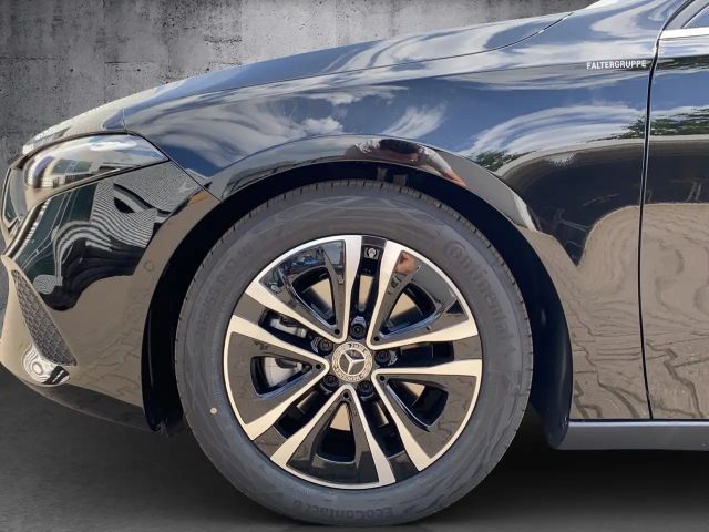 Mercedes-Benz A 180 A 180 KAMERA+TEMPO+MBUX+SPUR/BREMS+NAVI+LED+SHZ