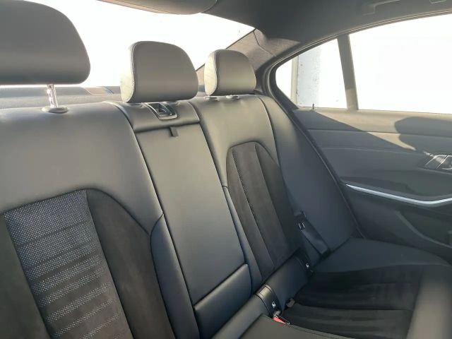 BMW 320 320d M-Sport Sedan