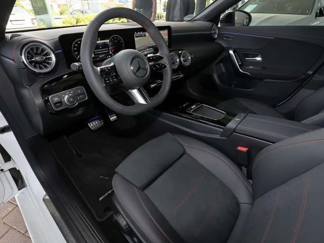 Mercedes-Benz CLA 200 AMG Line Coupé