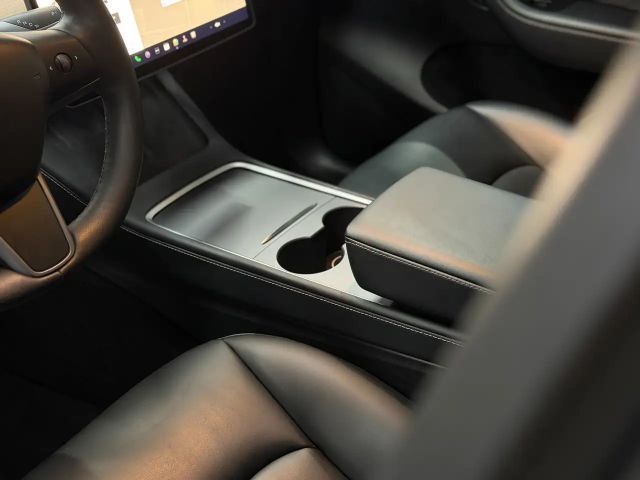 Tesla Model Y AWD Long Range