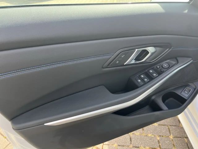 BMW 330 330i M-Sport Sedan xDrive