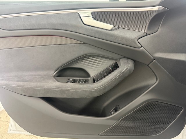 Audi A6 Avant Quattro S-Tronic