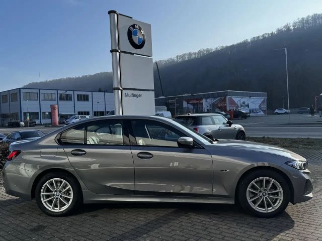 BMW 330 330e Sedan xDrive