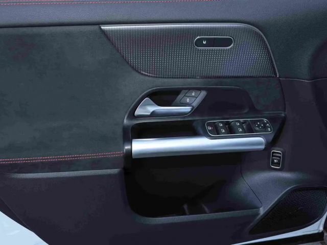 Mercedes-Benz EQA 300 AMG Line