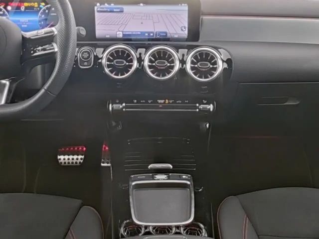 Mercedes-Benz A 220 4MATIC AMG Line