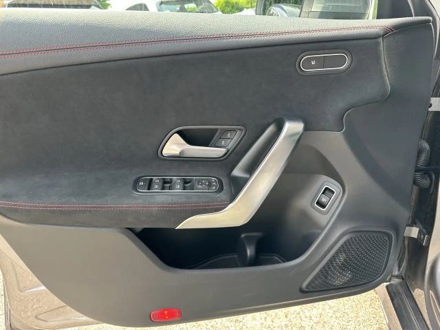 Mercedes-Benz CLA 200 AMG Line Coupé