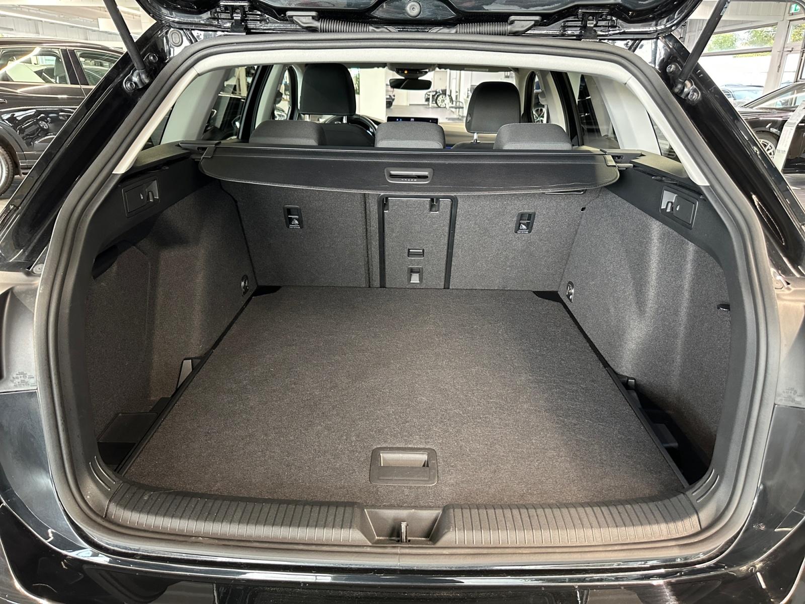 Volkswagen Golf 1.5 eTSI DSG Golf VIII Life Variant