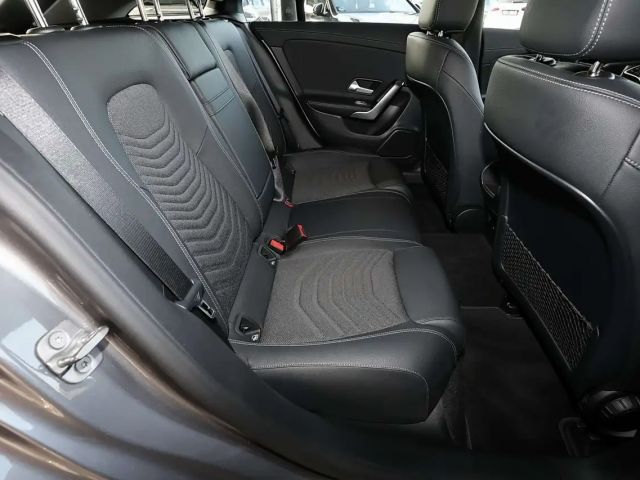 Mercedes-Benz CLA 180 DISTRONIC+TOTWINKEL+360°