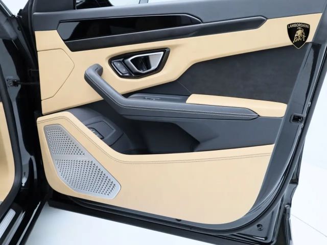 Lamborghini Urus MY22 I AKRAPOVIC I B&O I PANO