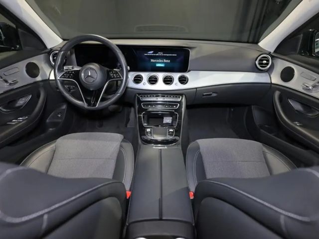Mercedes-Benz E 220 AVANTGARDE E 220 d Sedan