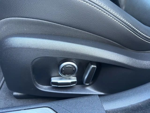 Jaguar XE AWD D200 R-Dynamic S