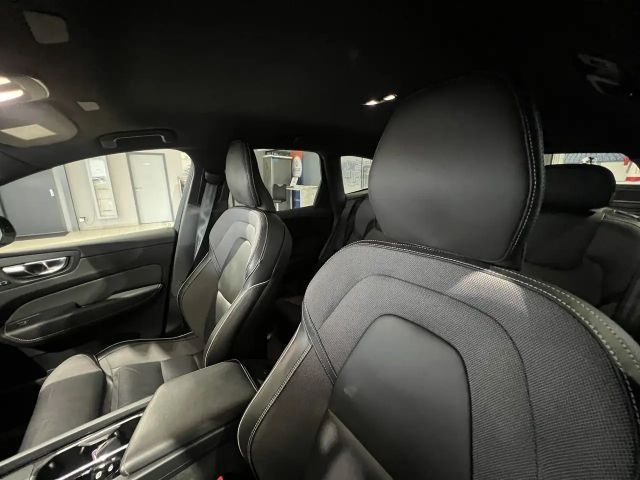 Volvo XC60 AWD Dark Plus