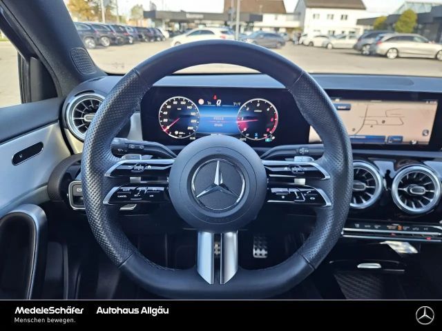 Mercedes-Benz A 220 A 220 d AMG Line
