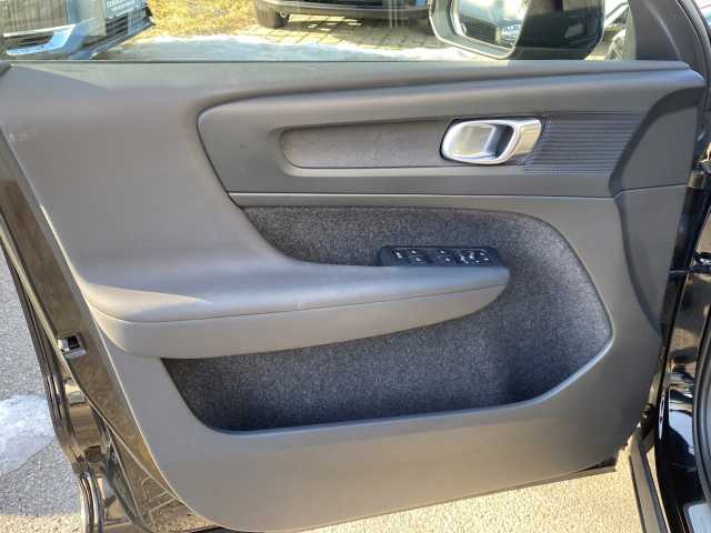 Volvo XC40 XC40 Navi LED Klima Standhzg Einparkhilfe el. Fenster