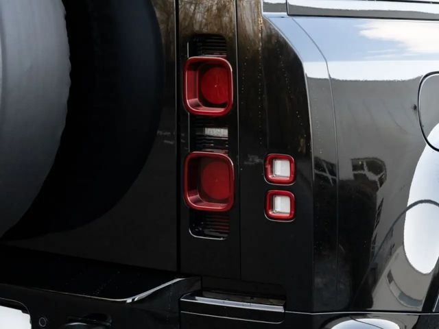 Land Rover Defender 110 D300 Dynamic HSE