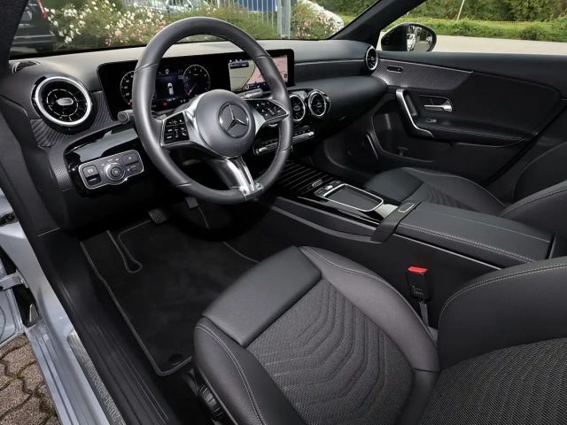 Mercedes-Benz A 200 TOTWINKEL+PANORAMA+KAMERA+NIGHT PAKET+18"